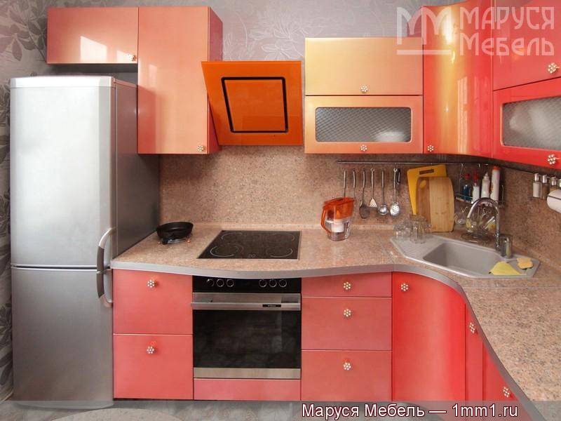 коралловая кухня из мдф с эффектом хамелеона в Волгограде